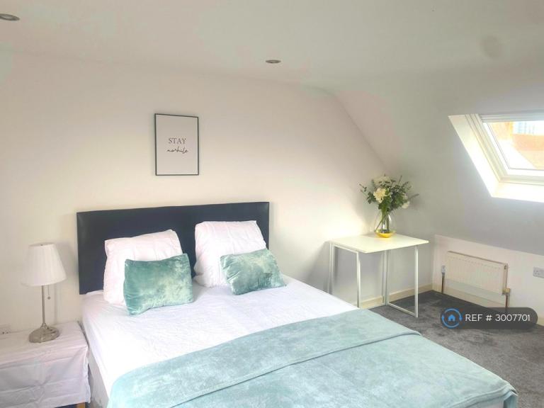 1 bedroom in Beech Avenue, London, TW8 (#3007701)
