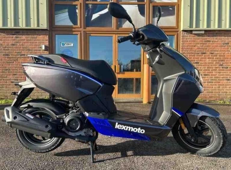 Lexmoto L5 50cc  Moped Scooter