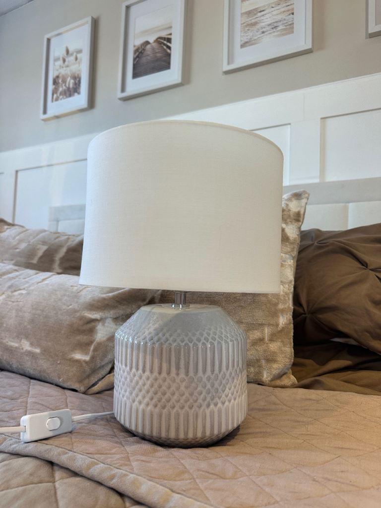 White/grey ceramic table lamp from the range