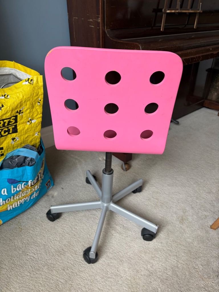 Pink Swivel Office Chair with Wheels – Good Condition