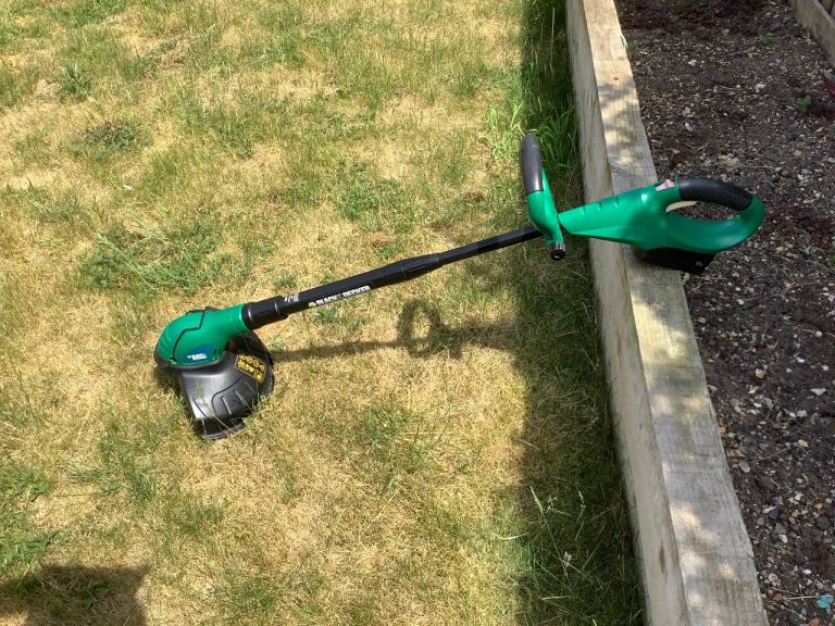 Black and Decker GLC2500 Cordless Grass Strimmer
