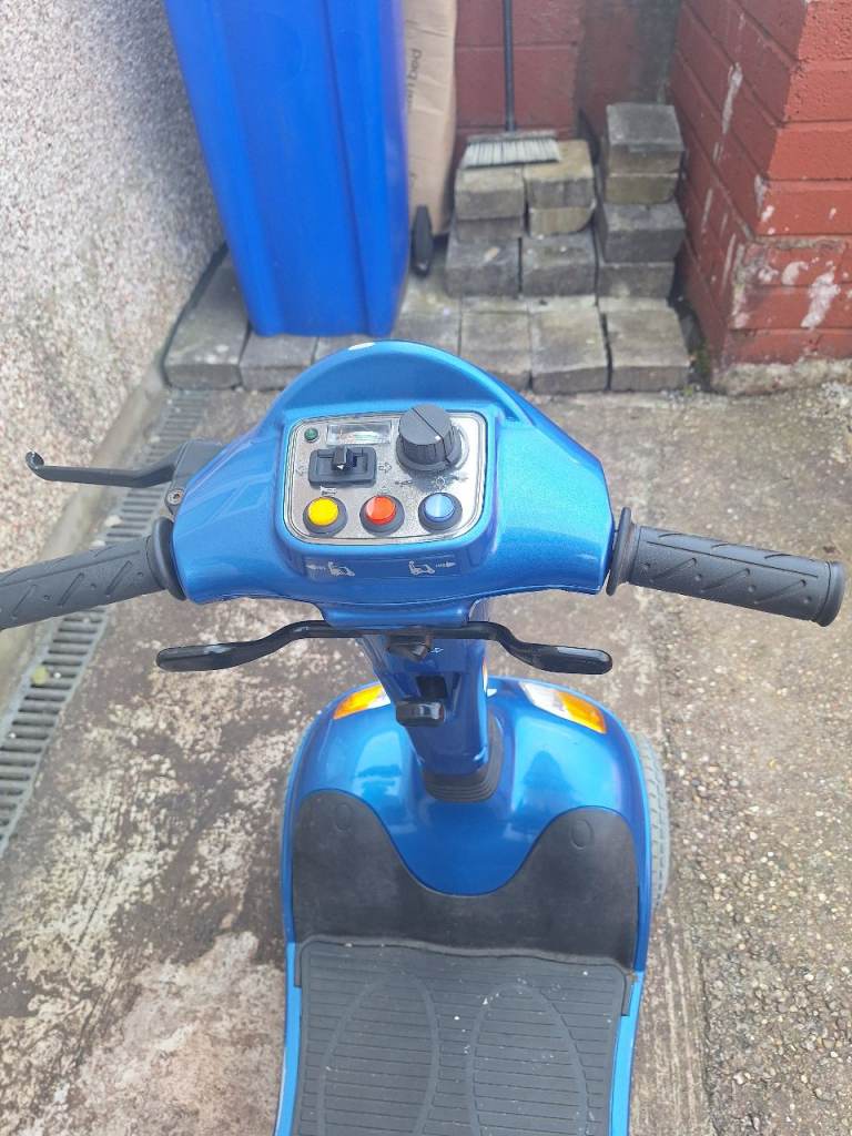 PF 2406 MOBILITY SCOOTER 