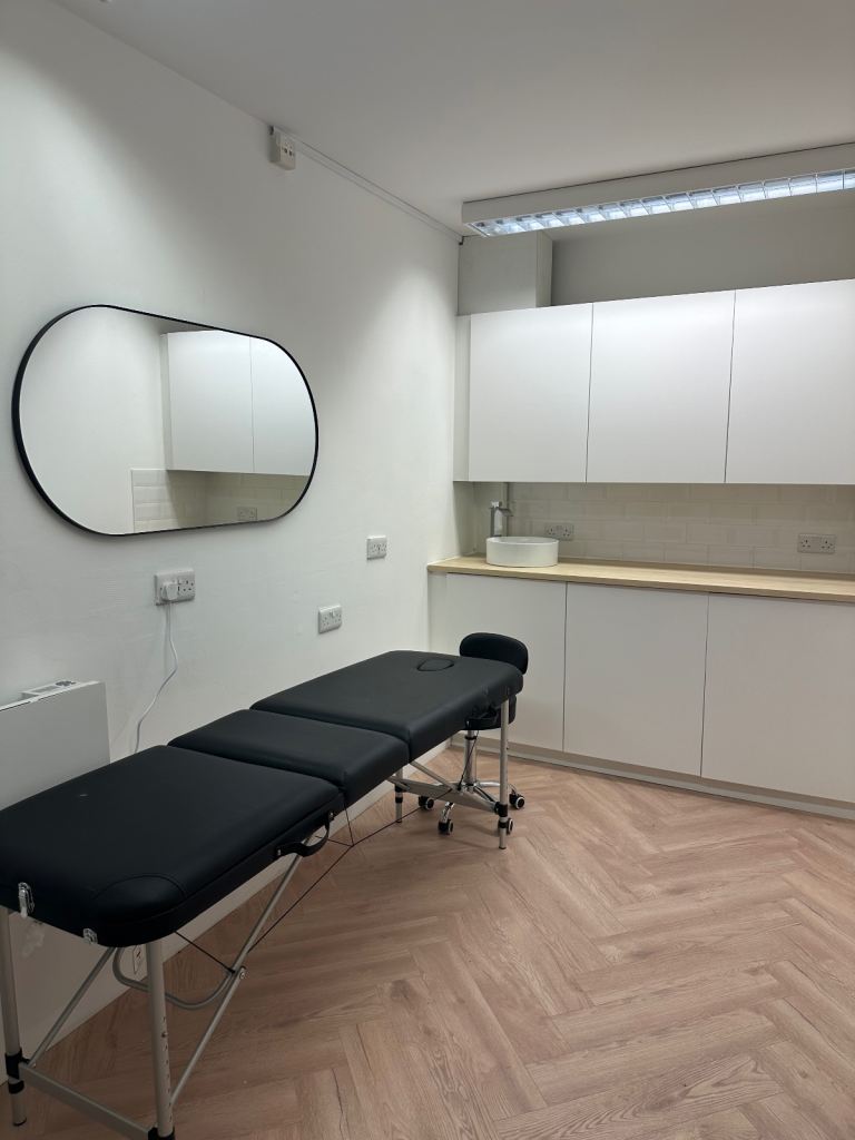 Beauty Room & Nail Table & Hair Chair To Rent in the City Centre!
