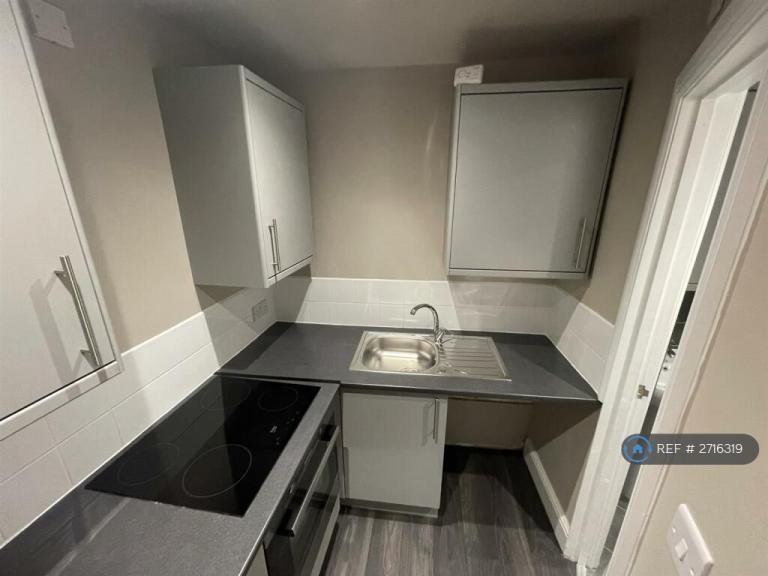 1 bedroom flat in Nelson Street, Buckingham, MK18 (1 bed) (#2716319)