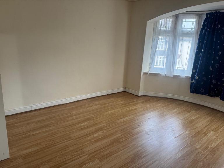 3 bedroom house for rent in Ilford IG3 