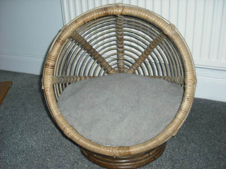 Rattan elevated cat bed