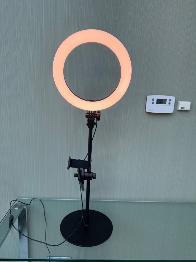 Desk ring light with phone mount and remote control 