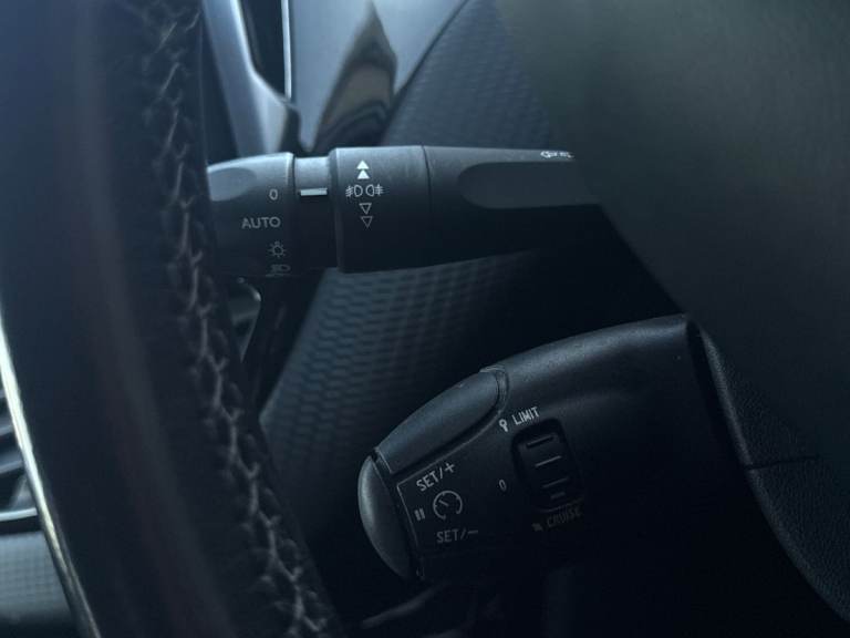 2018 Peugeot 2008 1.2 PureTech Allure 5dr HATCHBACK PETROL Manual