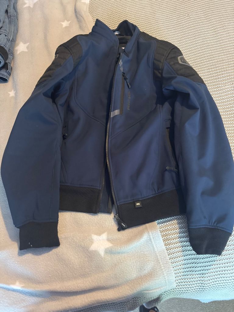 Motorcycle jacket with armour 