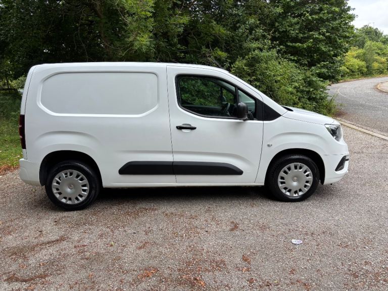 2020 70 VAUXHALL COMBO CARGO 1.5 TD 100PS L1 SPORTIVE
