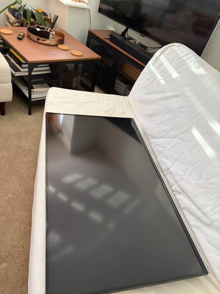 Samsung UE40H5500 40" Smart TV, Full HD - £60 ono