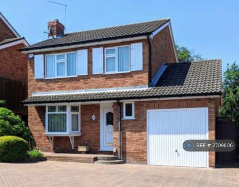 image for 3 bedroom house in Longhurst Drive, Stafford, ST16 (3 bed) (#2709806)