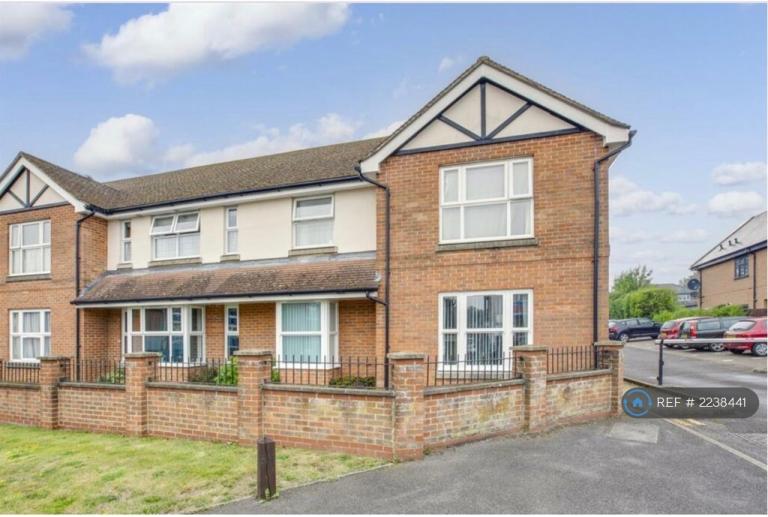 2 bedroom flat in Brunswick Place, High Wycombe, HP13 (2 bed) (#2238441)