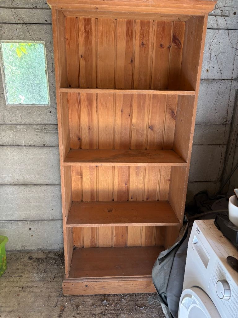 Free tall Pine Wood Bookcase with 3 Shelves – Good Condition