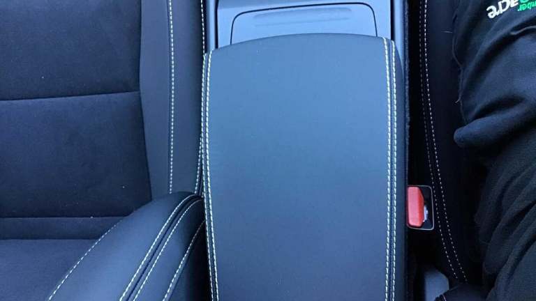 2025 Volvo XC40 Plus, B4 Mild hybrid, Petrol, Dark ESTATE Petrol/Electric Hybrid Automatic