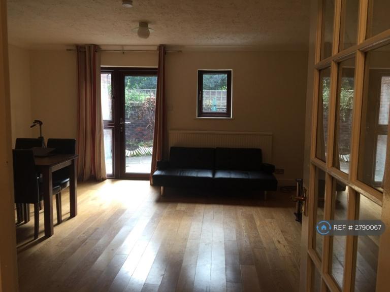 3 bedroom house in Layton Road, Brentford, TW8 (3 bed) (#2790067)
