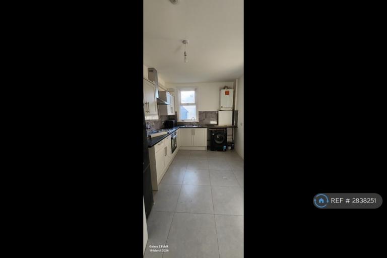 4 bedroom house in Dersingham Avenue, London, E12 (4 bed) (#2838251)