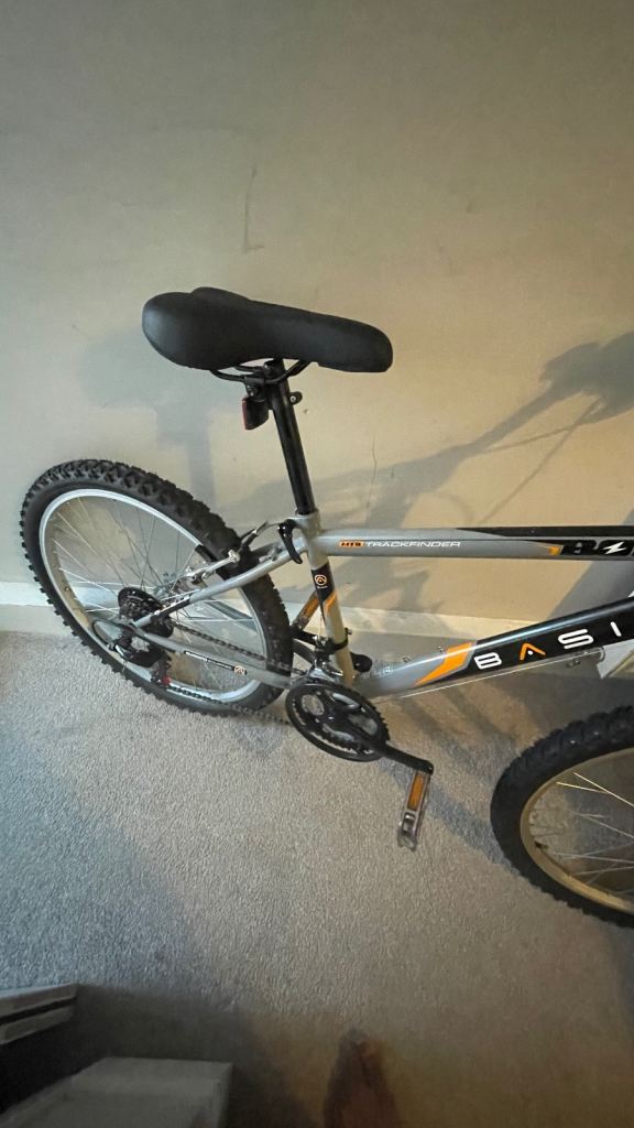 Basis Trackfinder 26” Mountain Bike  with front suspension – Great Condition