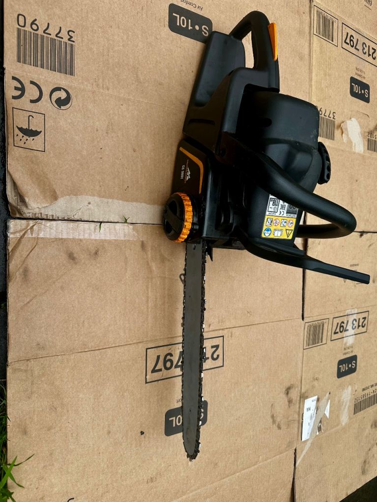 Petrol chainsaw 