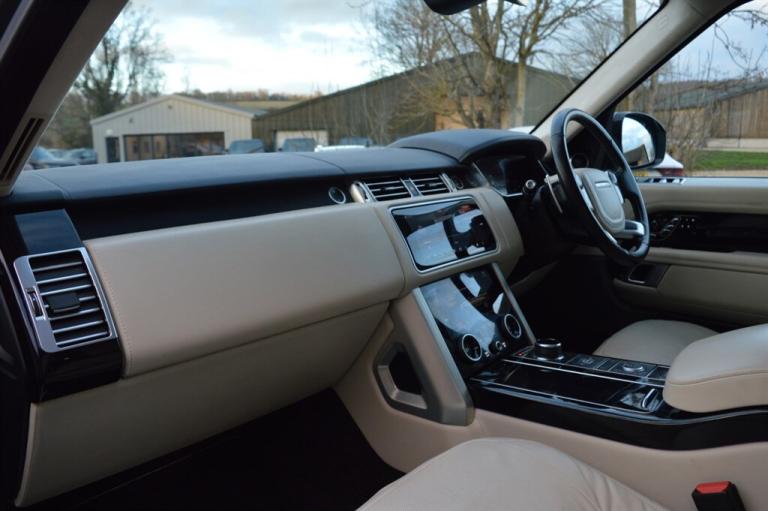 2018 Land Rover Range Rover 4.4 SDV8 Autobiography 4dr Auto ESTATE DIESEL Automatic