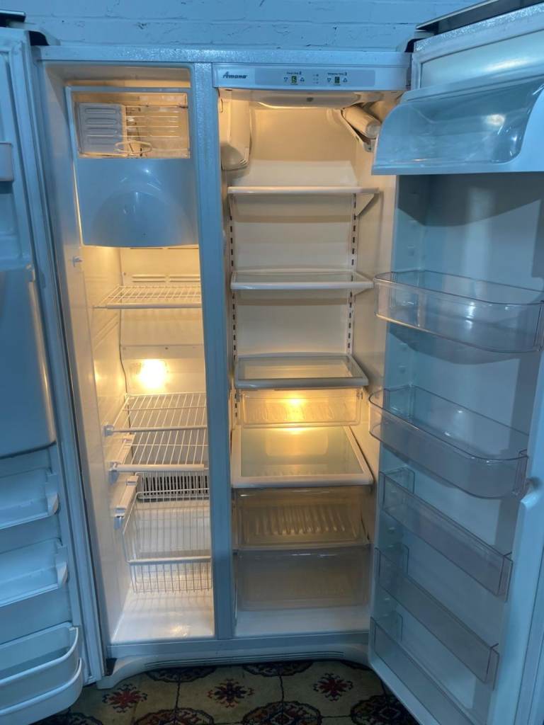 FREE DELIVERY Beautiful Amana Plumb In With Icemaker Fridge Freezer