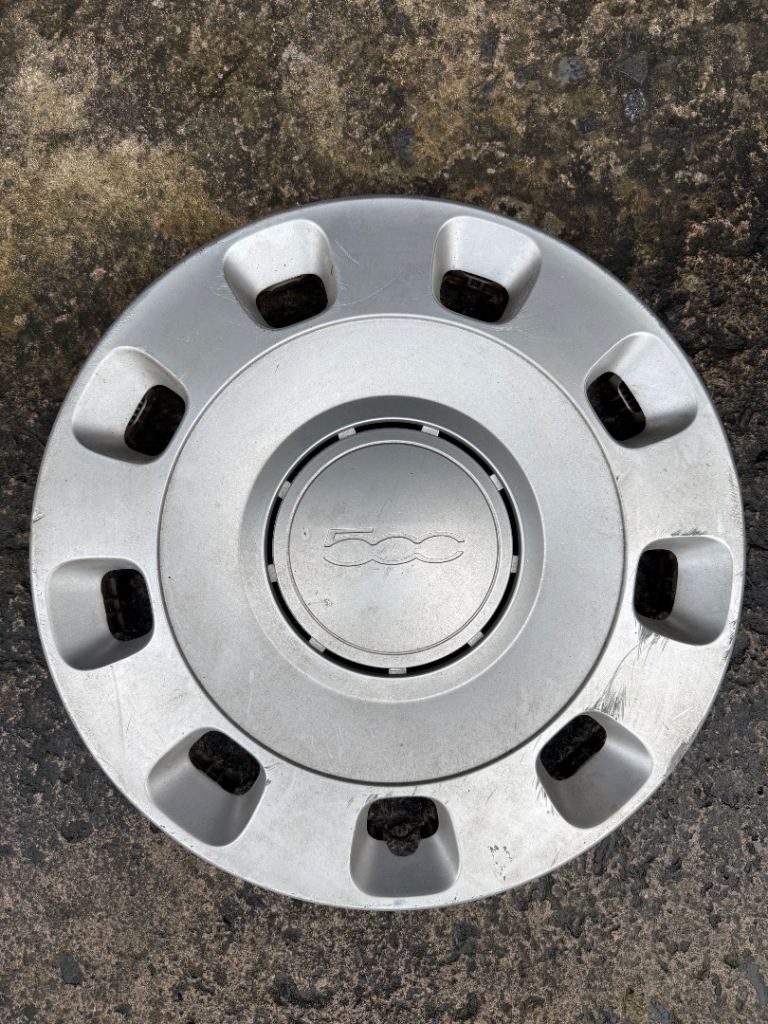 Original genuine Fiat 500 wheel trim