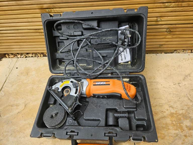 WORX HandyCut WX424 mini circular saw in a case 