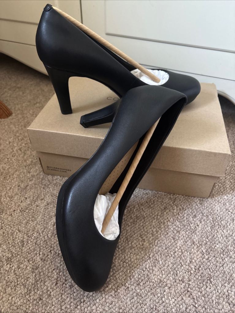 Clarks Black Leather Heels size 5 E wide Brand New