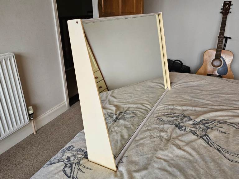 Dressing table mirror