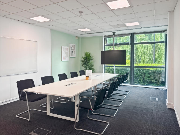 Camberley - GU167ER \ Large Office for Rent Customisable for 10 Desks