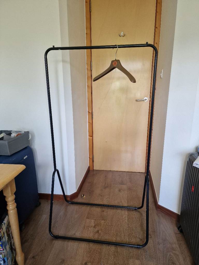 Metal clothing rack