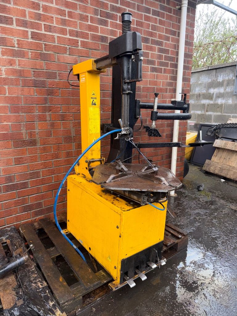 Ecomount 22 tyre changing machine
