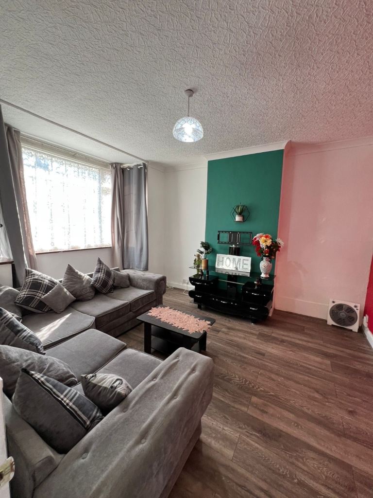 Stunning 4 bed house to rent in IG2 7ES