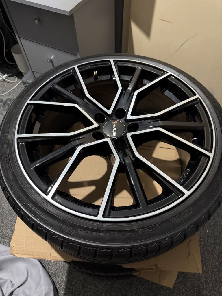 Avus racing 18 inch wheels 