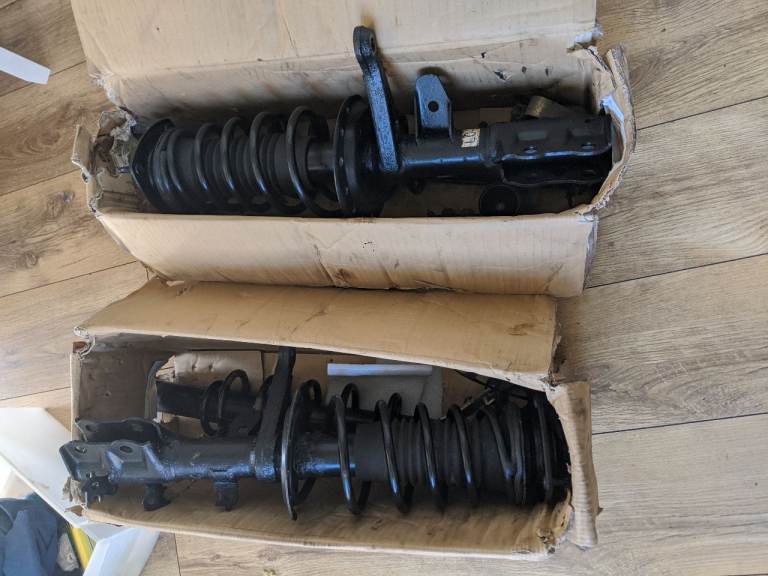 Toyota IQ suspension struts 