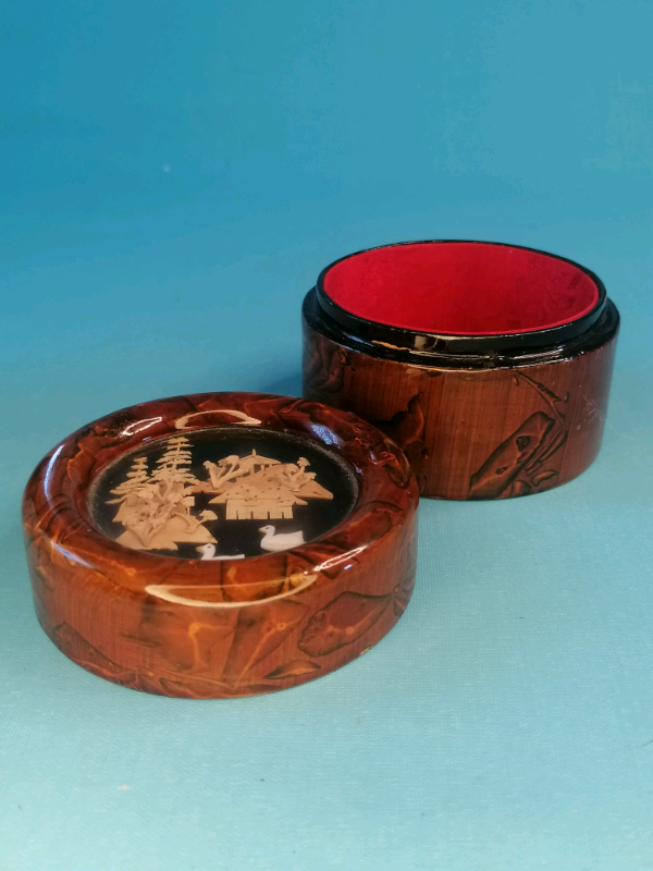 3-inch, Japan  Jewellery box (art inside). 