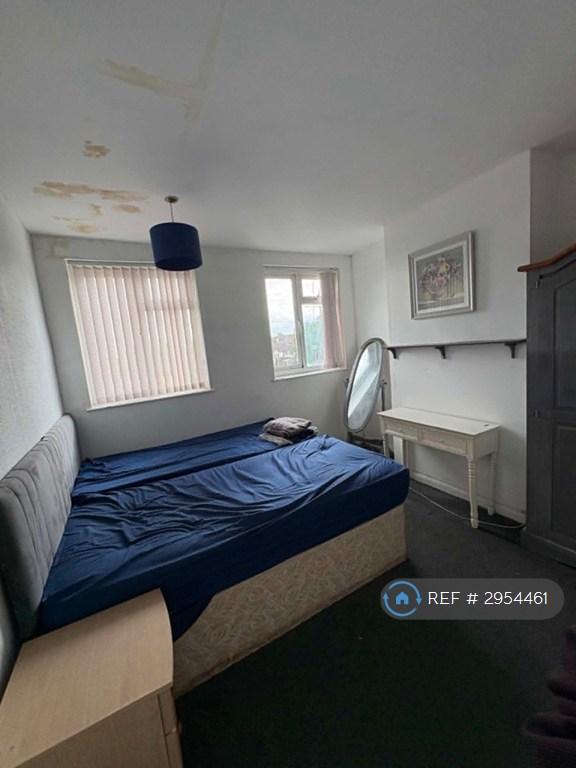 4 bedroom flat in Hagley Road West, Oldbury, B68 (4 bed) (#2954461)