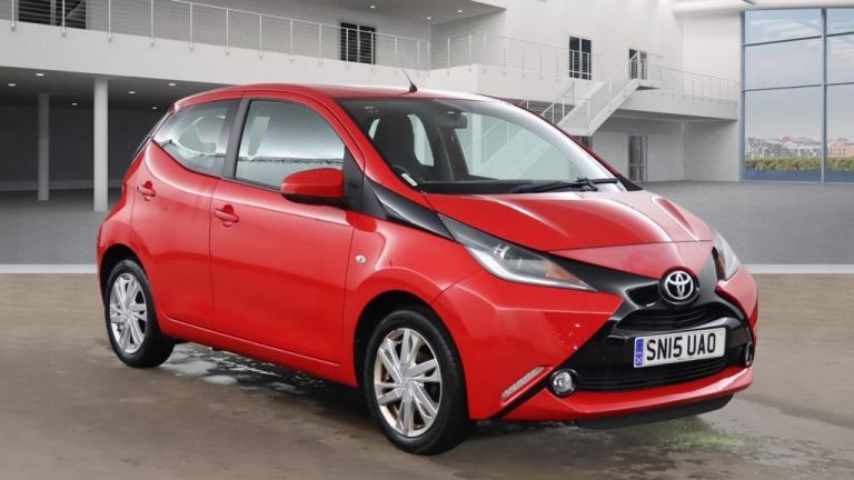 2015 TOYOTA AYGO 1.0 VVT-i x-pression Red Manual Petrol