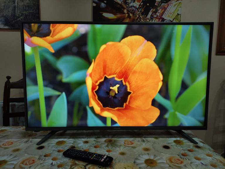 43" Hisense LED 4K UHD HDR smart tv