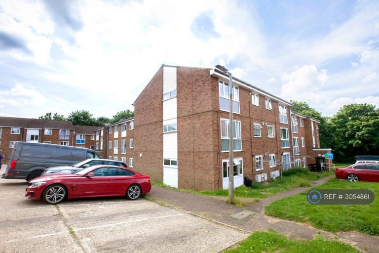 2 bedroom flat in Cleves Road, Hemel Hempstead, HP2 (2 bed) (#3054861)