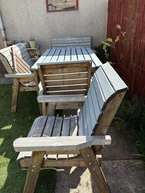 FREE garden furniture. needs painting