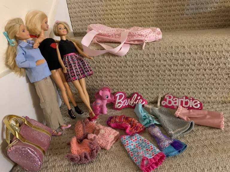 SET OF 3 BARBIE DOLLS - BUNDLE OF CLOTHES & ACCESSORIES