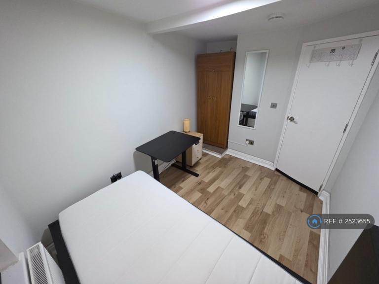 1 bedroom in Crescent Road, London, SE18 (#2523655)