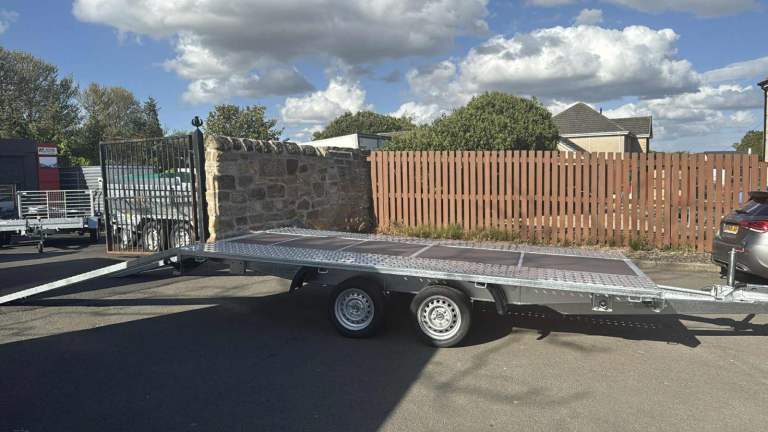 BRAND NEW 4,5M x 2,1M TWIN AXLE MARS FLATBED CAR TRANSPORTER 2700KG