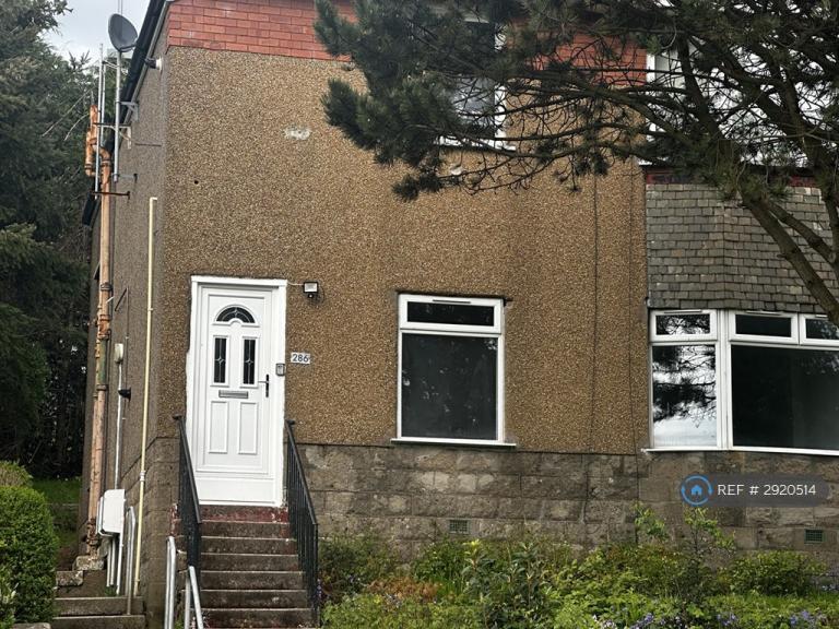 3 bedroom flat in Gladsmuir Road, Glasgow, G52 (3 bed) (#2920514)