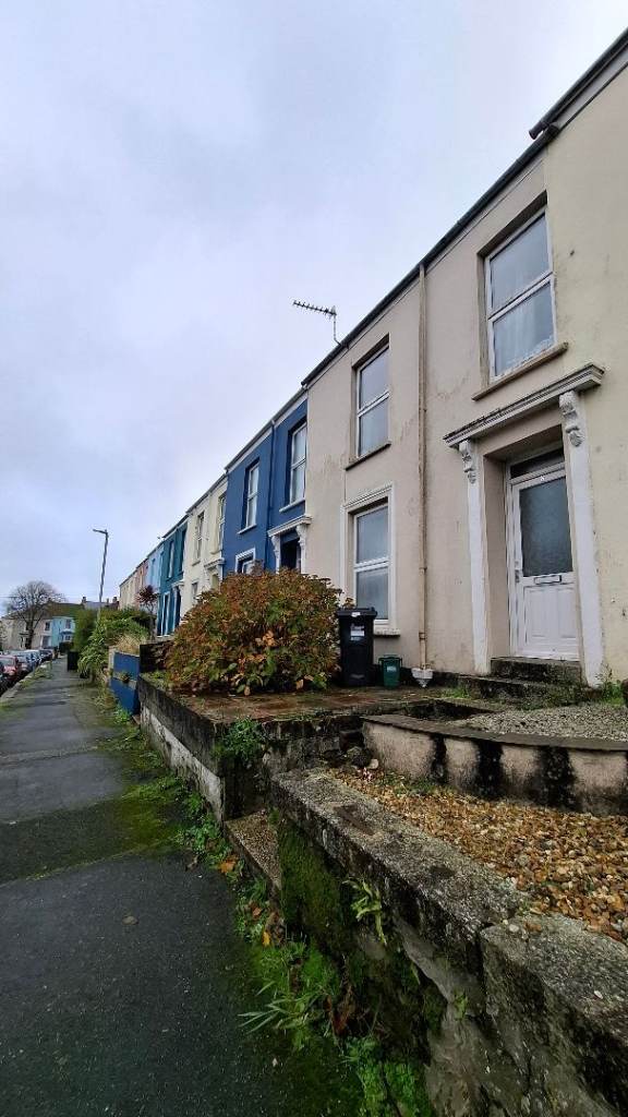 Available single room at Budock Terrace