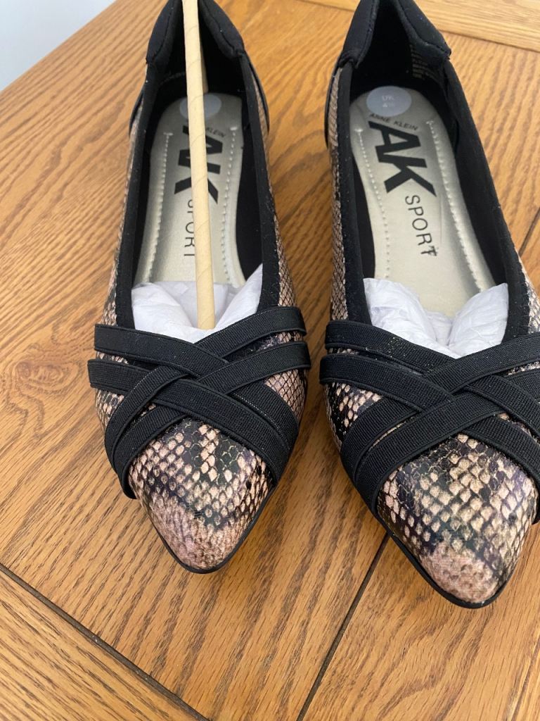 New Anne Klein flat shoes Size 4.5. Leather