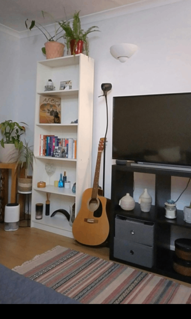 Short-Term Room Available in Colliers Wood. Affordable Rent.