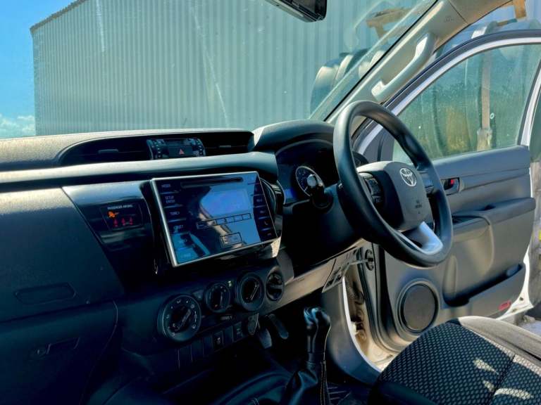 TOYOTA HILUX 2.4 D-4D Active UTILITY SPEC White Manual Diesel 2019 EURO 6