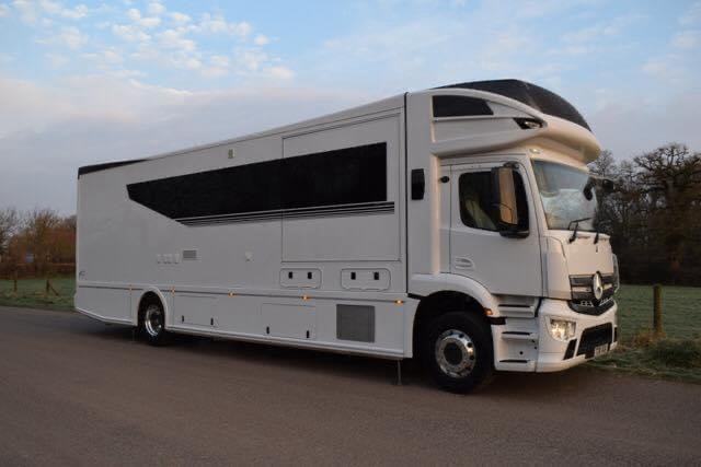 RC Motorhomes RC12M Motorhome Race Truck